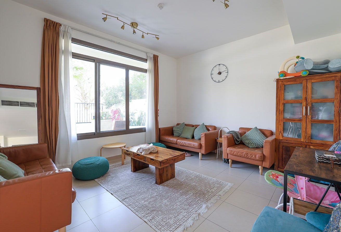 Single Row Townhouse in Sama Townhouses