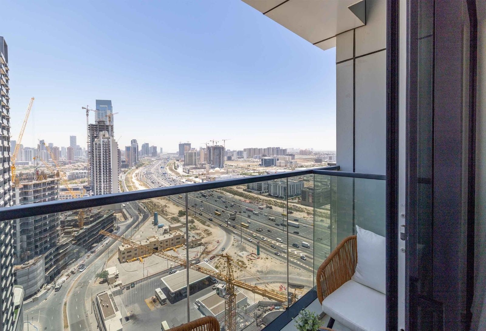 Furnished high floor 1 bedroom apartment with skyline views in cloud tower a jumeirah villahe triangle jvt district 2
