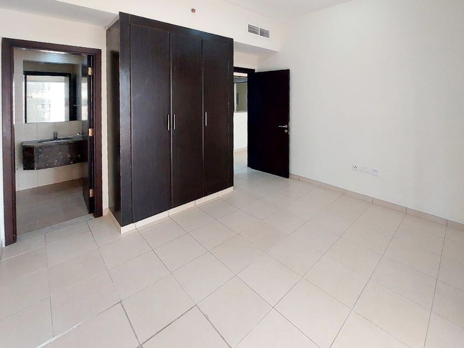 1 bedroom apartment with open view large layout in mazaya 1 queue point liwan dubai exteriors media item