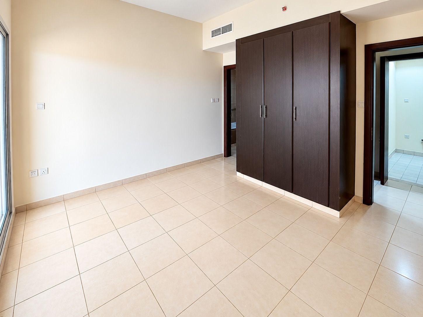 1 bedroom apartment with open view large layout in mazaya 1 queue point liwan dubai exteriors media item