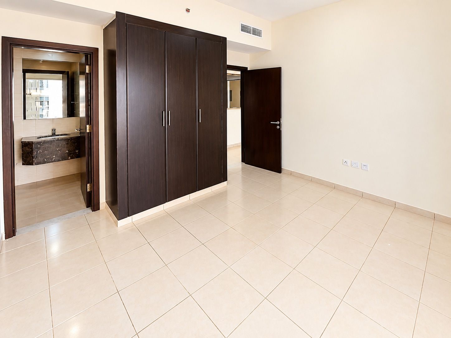 1 bedroom apartment with open view large layout in mazaya 1 queue point liwan dubai exteriors media item