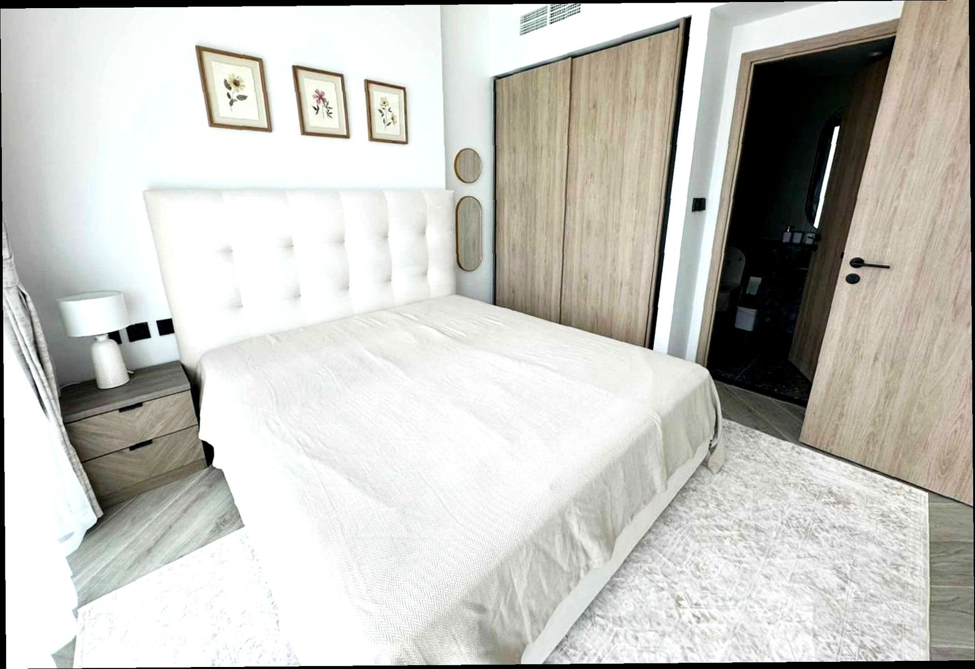 Furnished Canal Skyline View Apartment in Peninsula Three, Business Bay, Dubai interiors