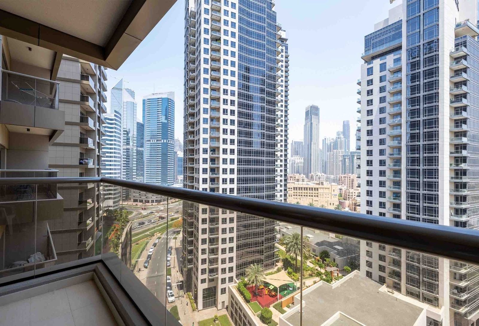 Furnished High Floor 1-Bedroom Apartment with Downtown Skyline View in Elite Downtown Residence 1, Dubai