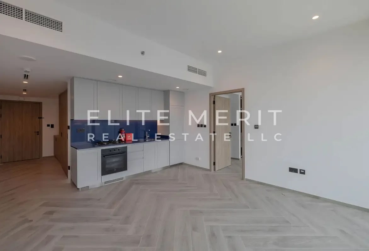 High floor 1 bedroom apartment with burj khalifa view in peninsula three business bay dubai exteriors media item