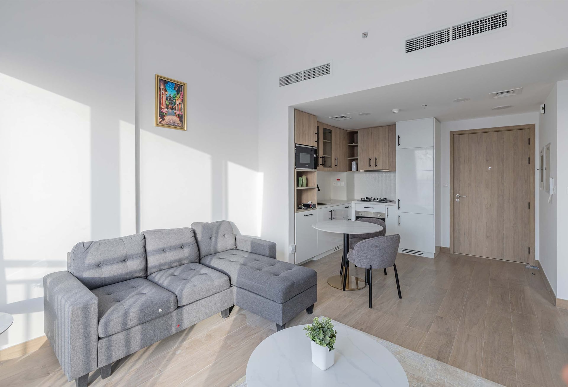 Open-Plan Living and Dining Apartment in Liva