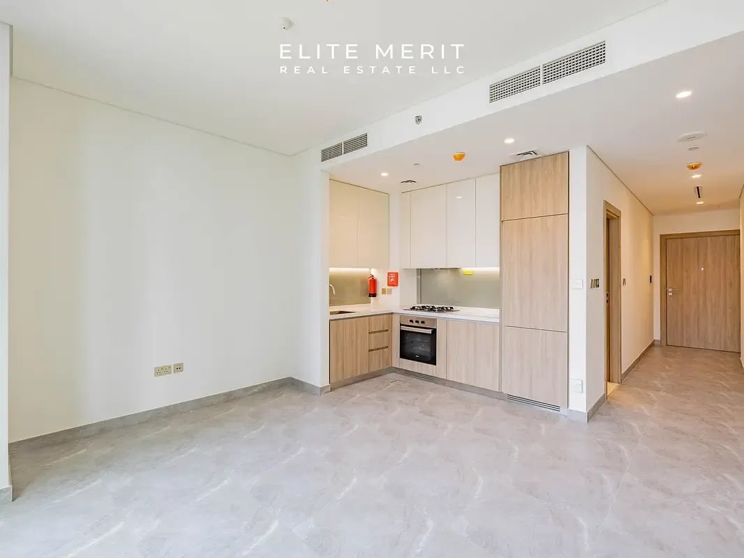 High floor 1 bedroom with canal view in peninsula two peninsula business bay dubai exteriors media item