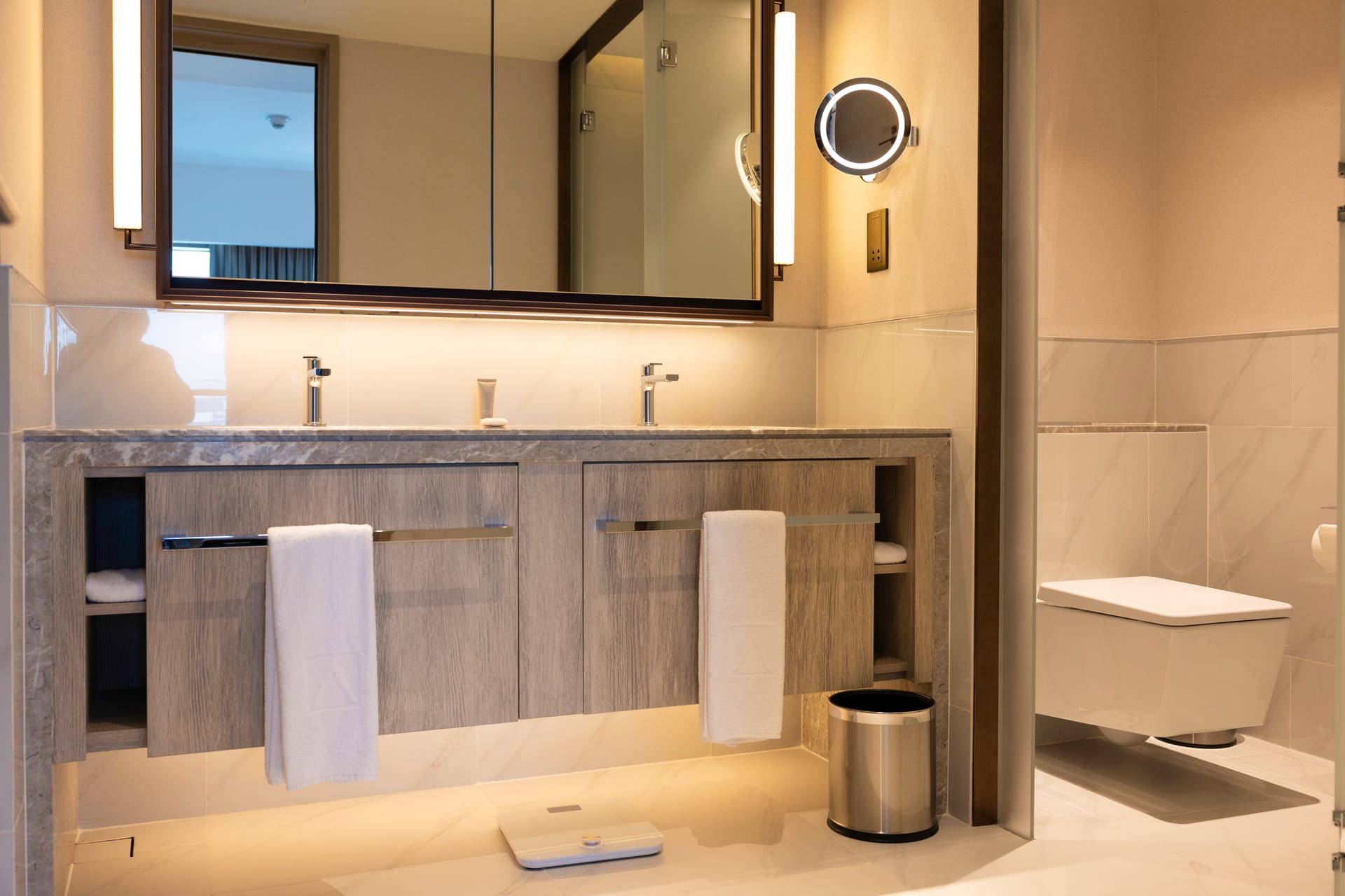 Full Sea View Apartment at Address Harbour Point Tower 2, Dubai Creek Harbour interiors