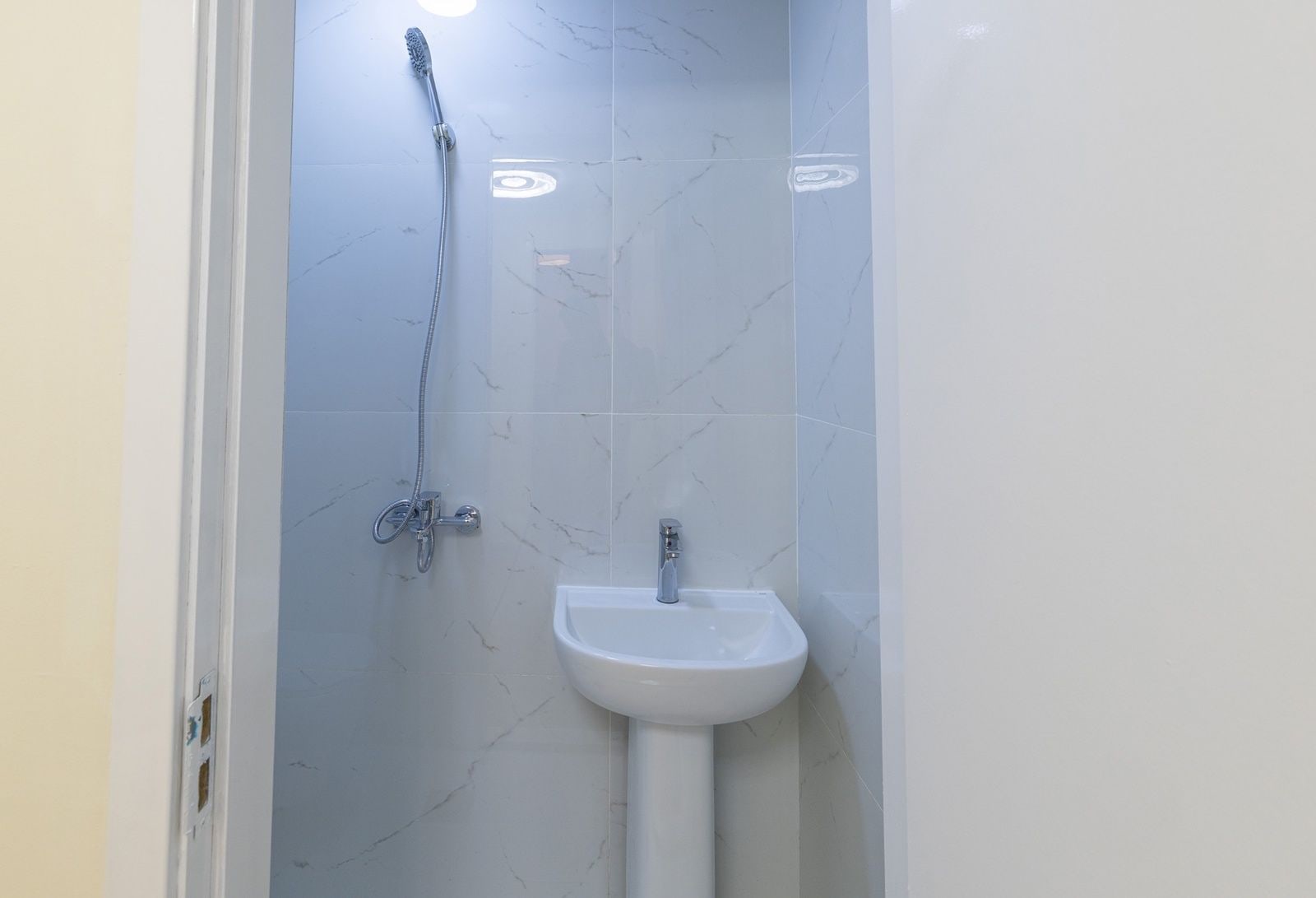 Fully renovated 3 bedroom maid s room apartment in equiti home b al furjan dubai interiors 1 media item