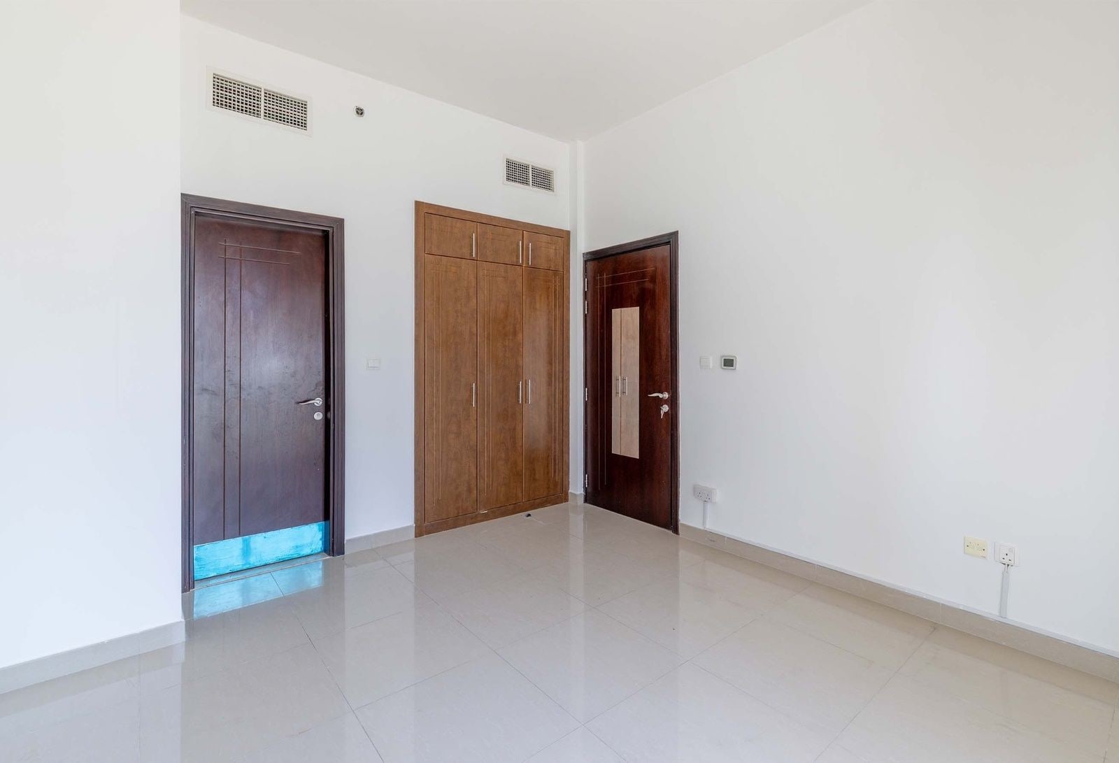 Unfurnished community view 2 bedroom apartment in elite sports residence 1 dubai sports city exteriors media item