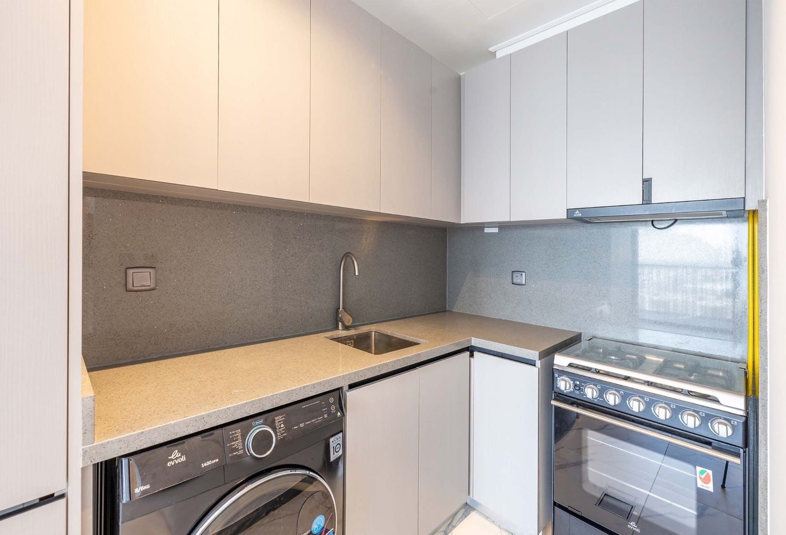 Unfurnished 1 bedroom apartment with huge balcony in mag 900 district 7 mohammed bin rashid city mbr city dubai