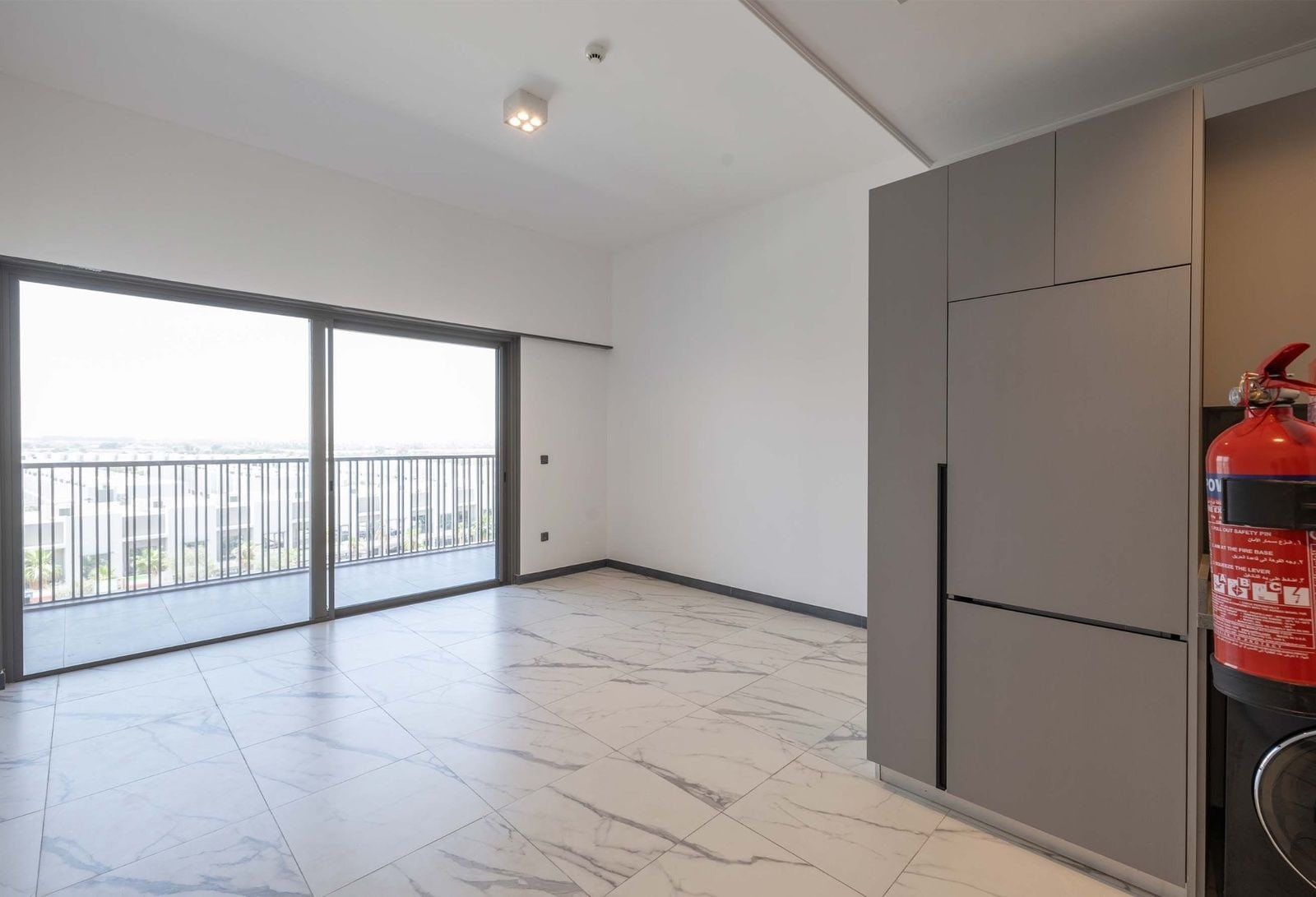 Unfurnished 1 bedroom apartment with huge balcony in mag 900 district 7 mohammed bin rashid city mbr city dubai
